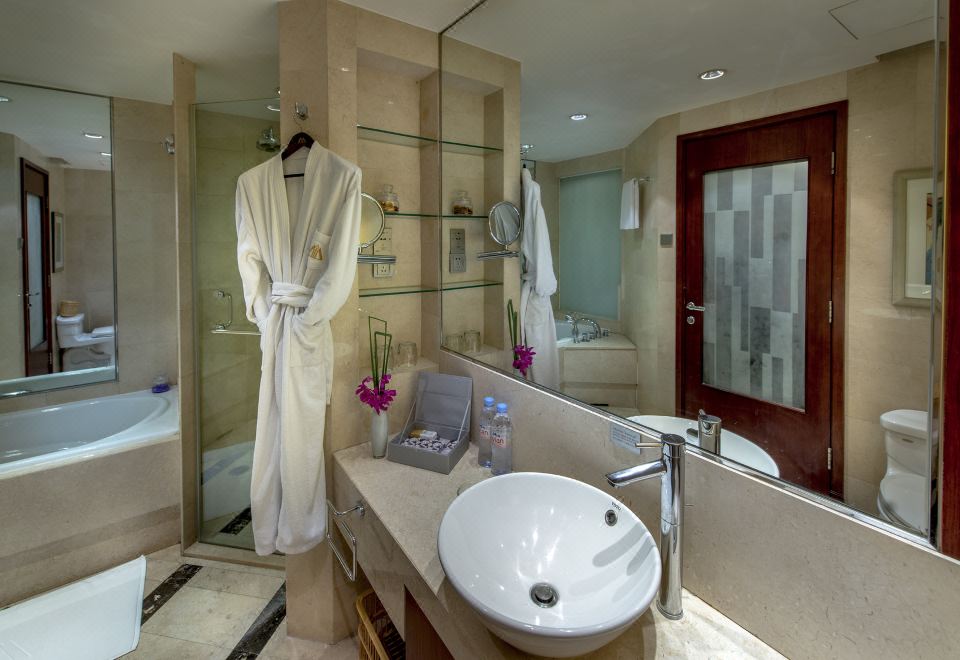 Kuntai Royal Hotel BeijingExecutive Queen Room