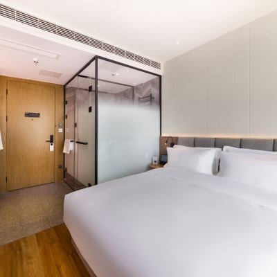 精緻大床房（全屋智能+冰箱+電子投屏） 深圳福田口岸會展中心秋果飯店優惠