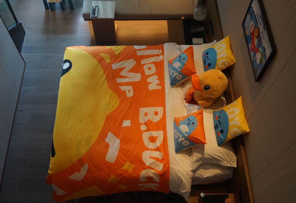 Courtyard by Marriott PinghuDuplex Family Room With Lake View