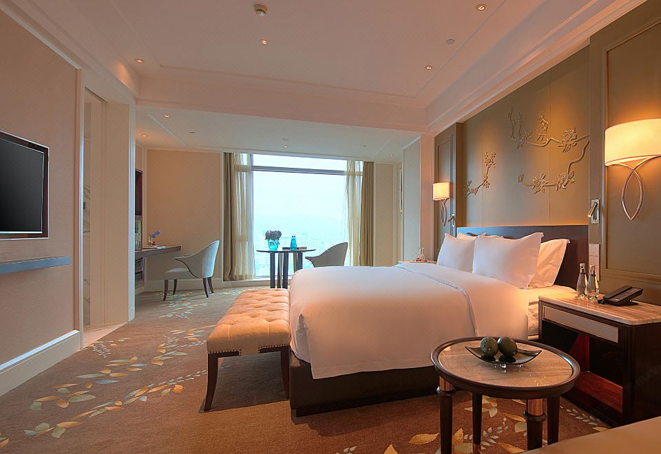豪华大床城景房（暮色倾城落地窗）