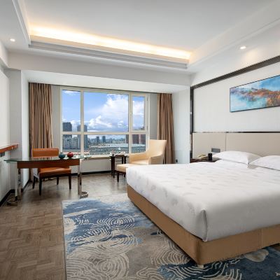 高級大床房（斯林百蘭床墊+超大床+乾濕分離衞浴） 吉林紫光苑華美達酒店優惠