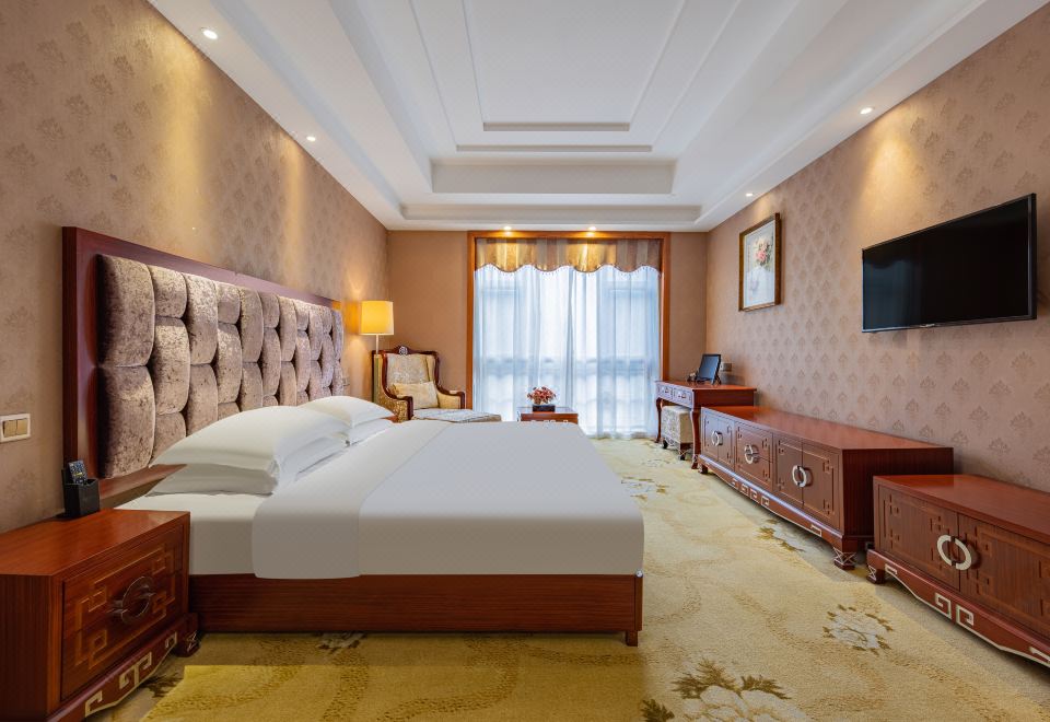 Midsummer Deluxe Suite