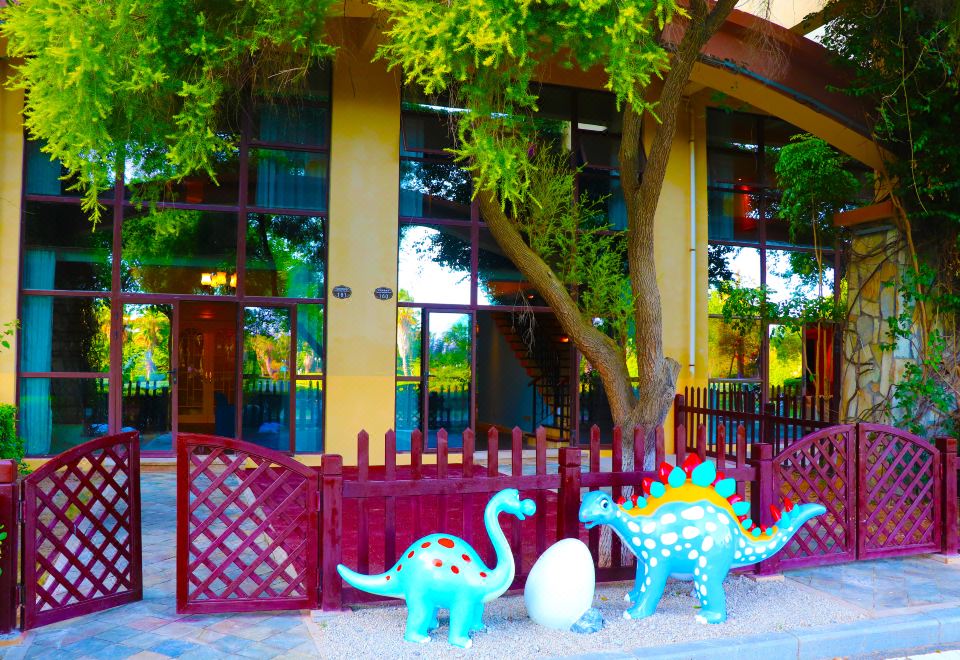 复式恐龙主题亲子双卧花园套房（带庭院）