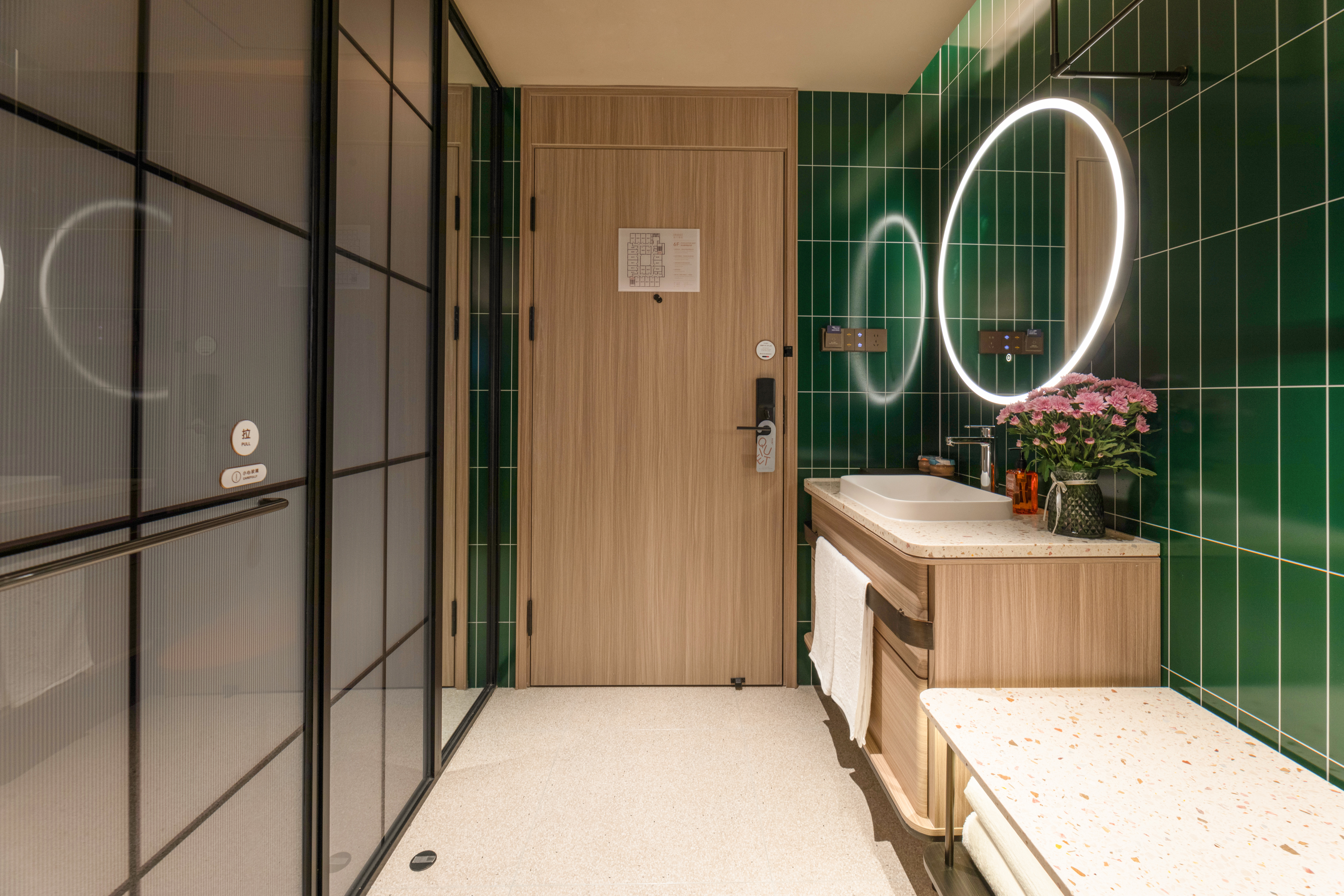 高级大床房（智能客控+电视投屏+小冰箱+智能马桶）