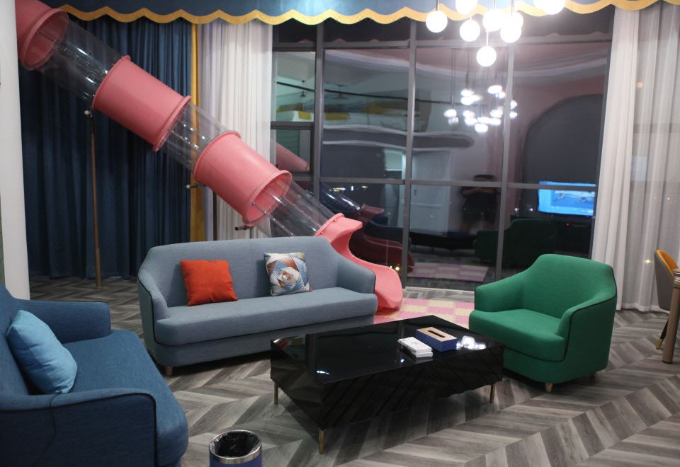 自由夢·Loft粉紅滑梯大套房【洗衣機+小廚房+冰箱】