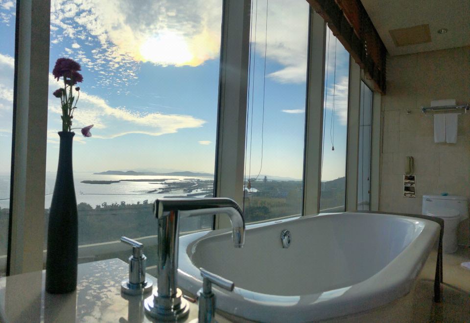 高爾夫湖景大床房A