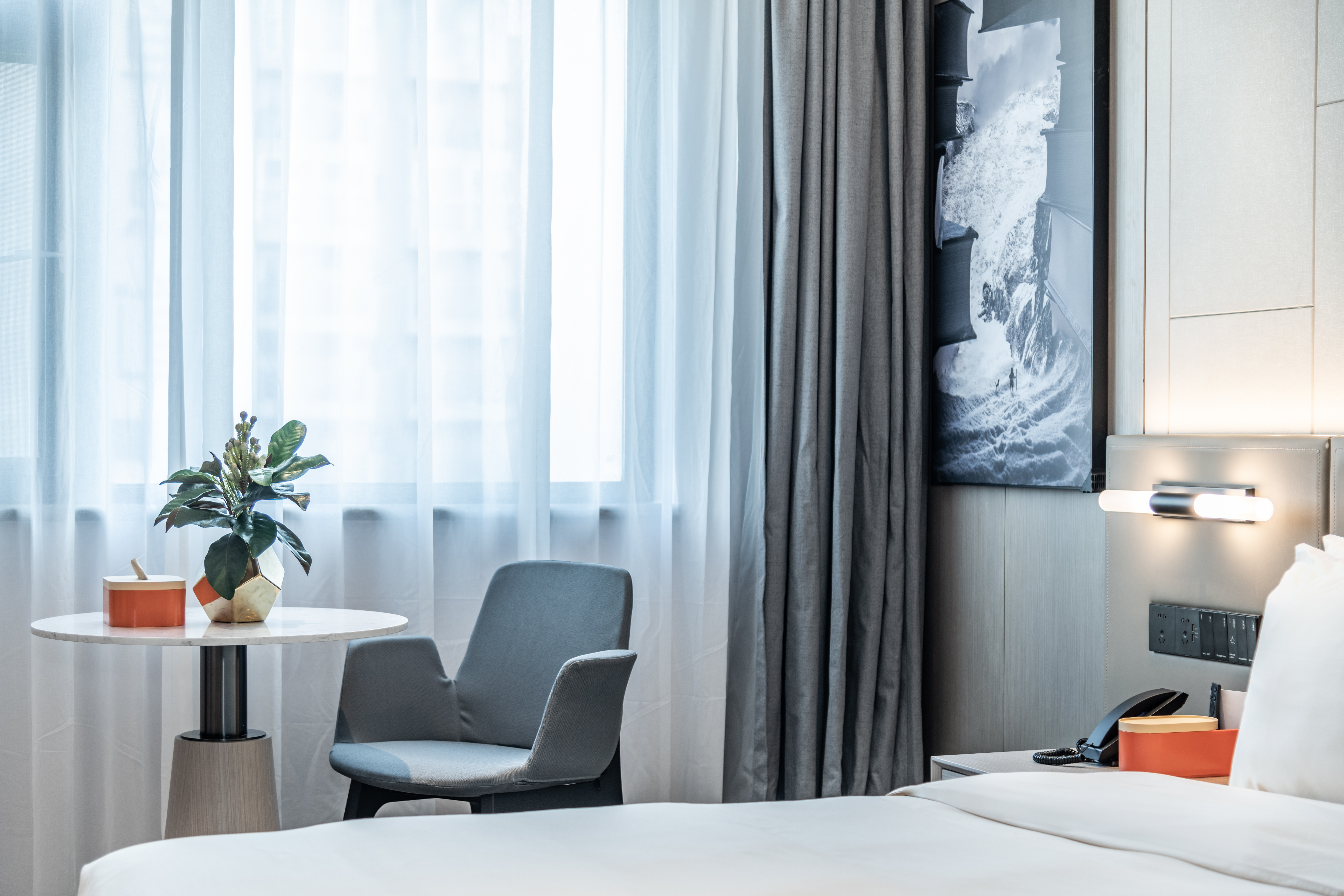 高级大床房（投屏电视+顶喷花洒）