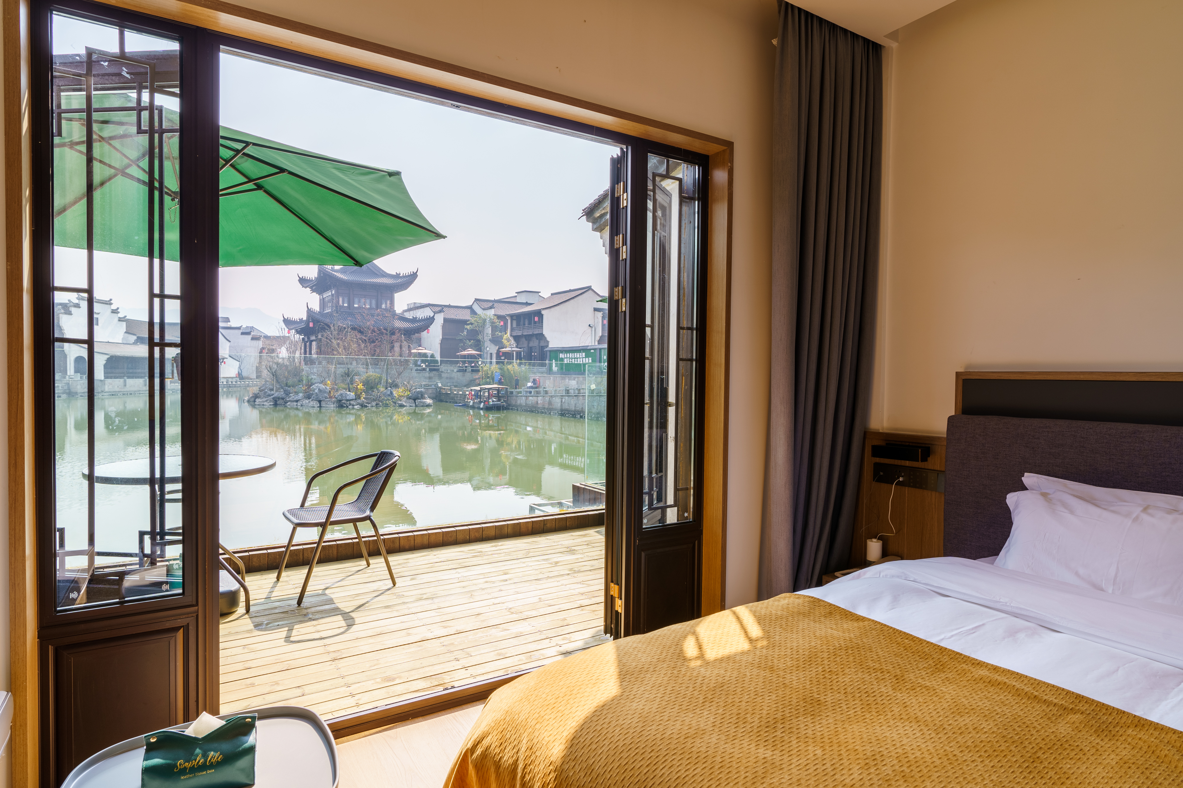 河面之上阳台房