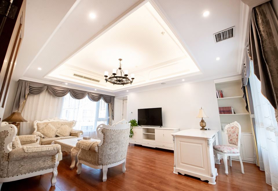 白宫（私人KTV+泳池+独立厨衞+汤泉泡池）