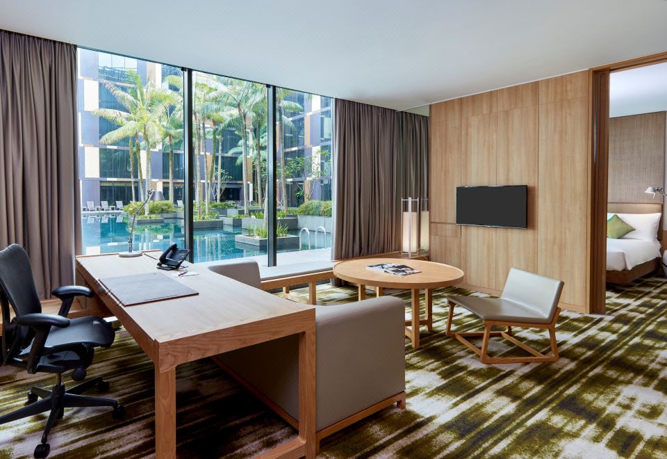 1 張特大床小型套房，可使用泳池