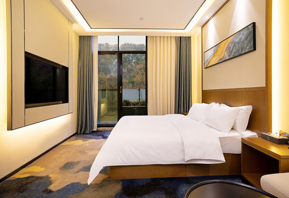 Queen Room (With terrace)