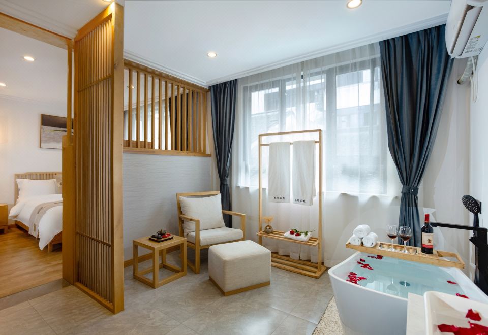 悠然浴缸家庭房套房（影视会员+乳胶床垫＋智能马桶）