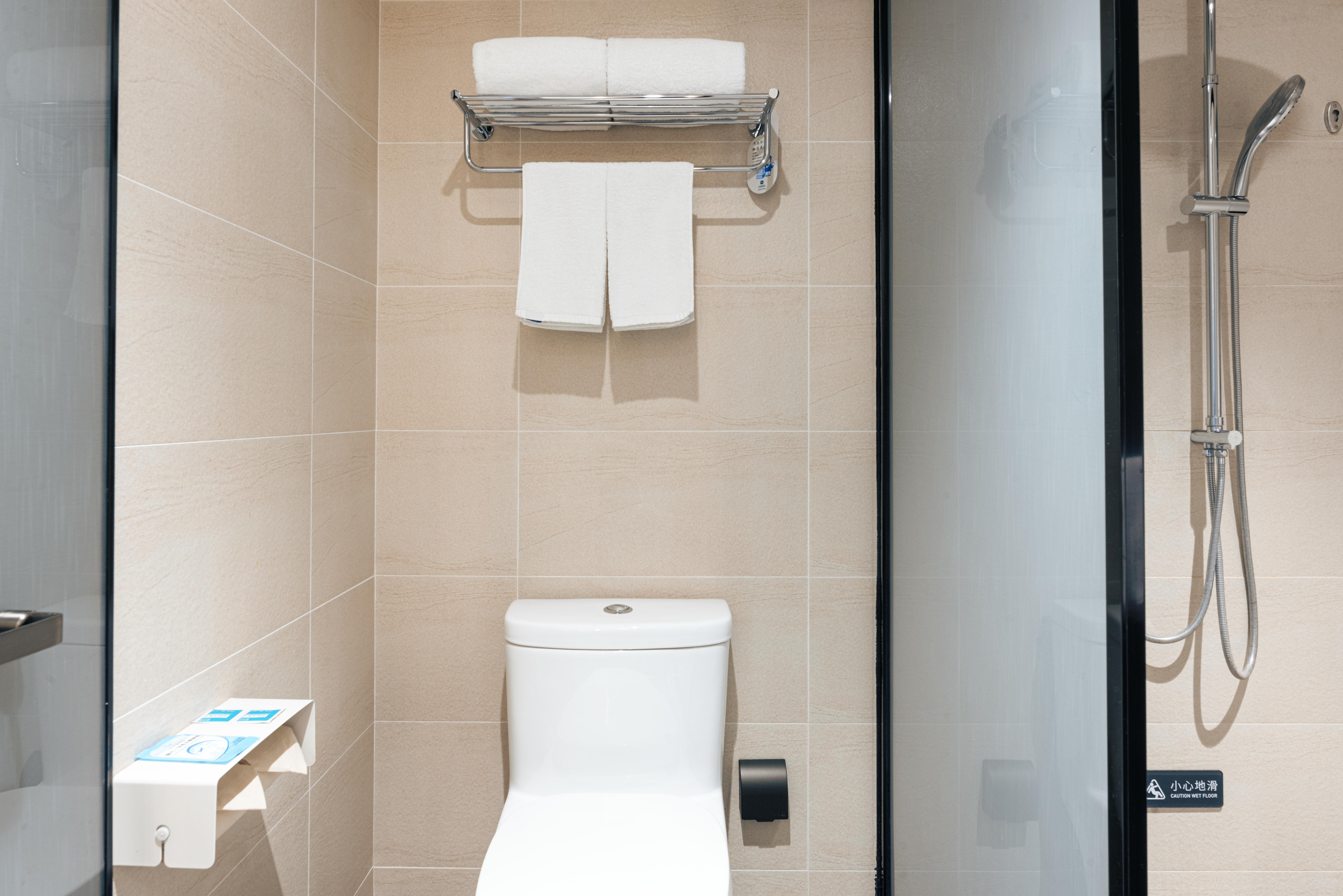 HanTing Premium Hotel (Kunming Donghua)双床房【金可儿床垫+电视投屏】