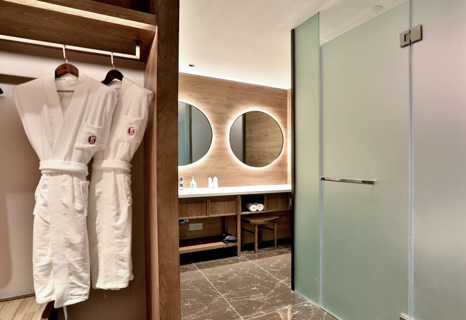 纸·高级双床房