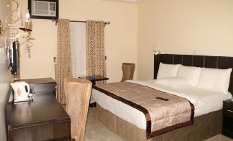 Forever Hotel & Suites - Housity