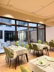 Jifeng Seaview Light Residence (Shili Silver Beach, Hailing Island, Yangjiang)