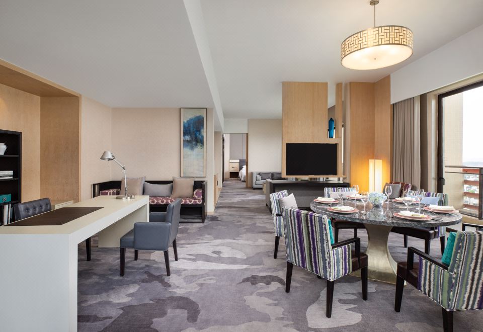 Four Points By Sheraton Guangdong Heshan FangyuanDeluxe Garden View Suite