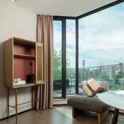 零壓花園大床房（帶空中花園+液晶大屏可投屏） 喜悦門酒店（佛山容桂漁人碼頭店）優惠