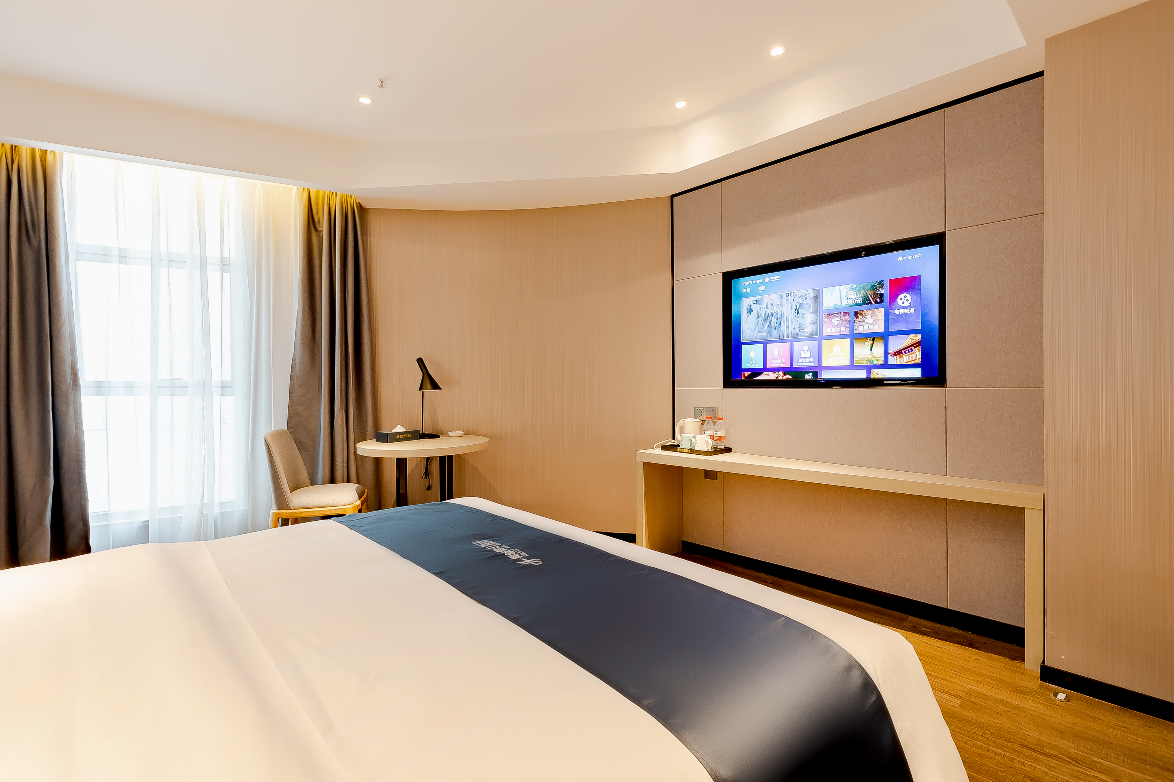 雅致大床房（乳胶床垫+智能窗帘）