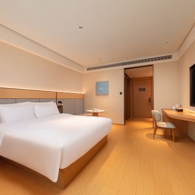 高級大床房+65寸電視投屏+小冰箱 全季酒店（珠海人民西路店）優惠