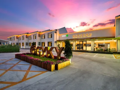 Summer Solstice · Family Resort (Pigeon Nest Park Liuzhuang Night Market Branch) Hotel a 