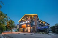 Jifeng International Hotel (Dujiangyan Irrigation Project Scenic Spot Nanqiao Branch)