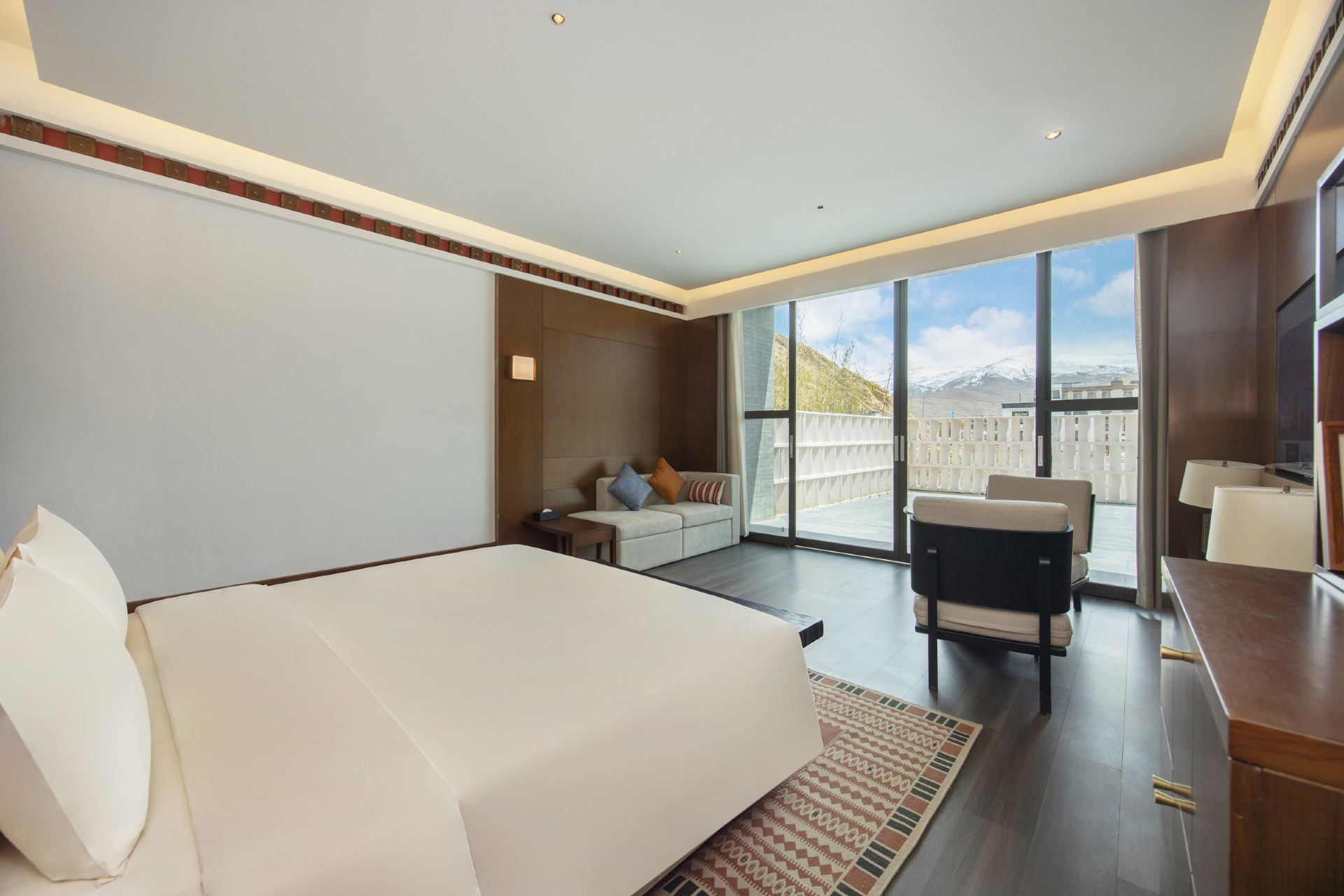 Extreme Horizon Oxygen-Enriched Suite with Mountain View (Heated Flooring + Scenic Balcony + Relaxing Massage Chair)