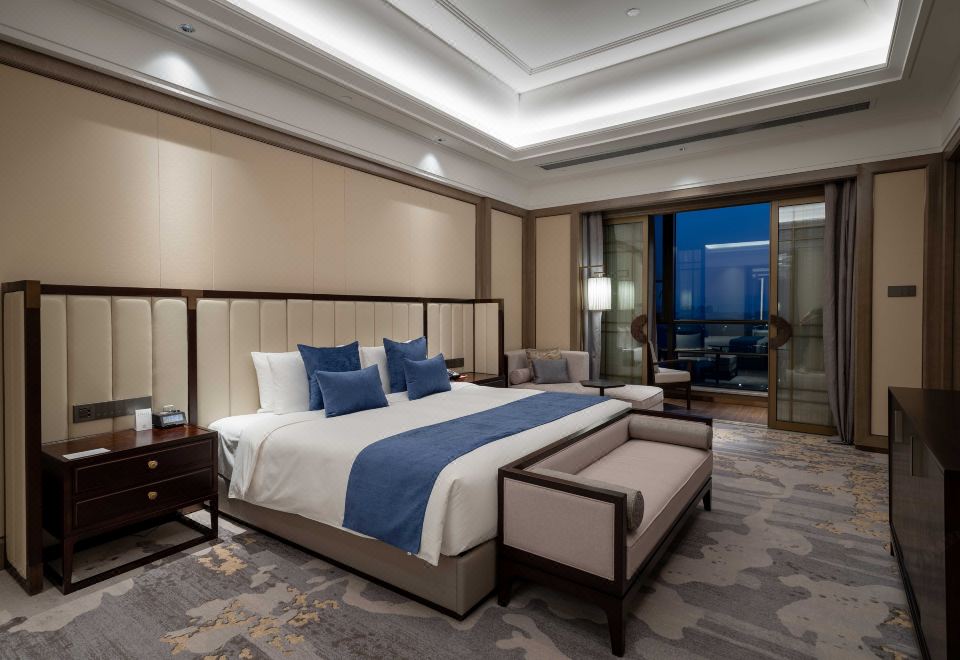 玉蘭苑行政湖景套房