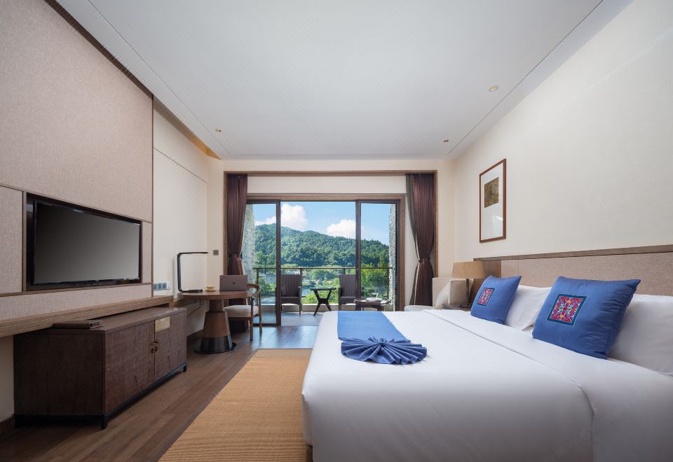 河畔尊享大床房