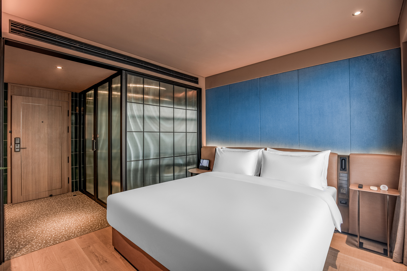 加州大床房（智能客控+电视投屏+小冰箱）