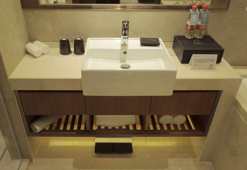 Oakwood Premier TongluStudio Deluxe King