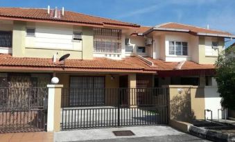 Kenanga Homestay Bukit Mahkota