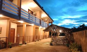 Red Forest Guest House - Housity