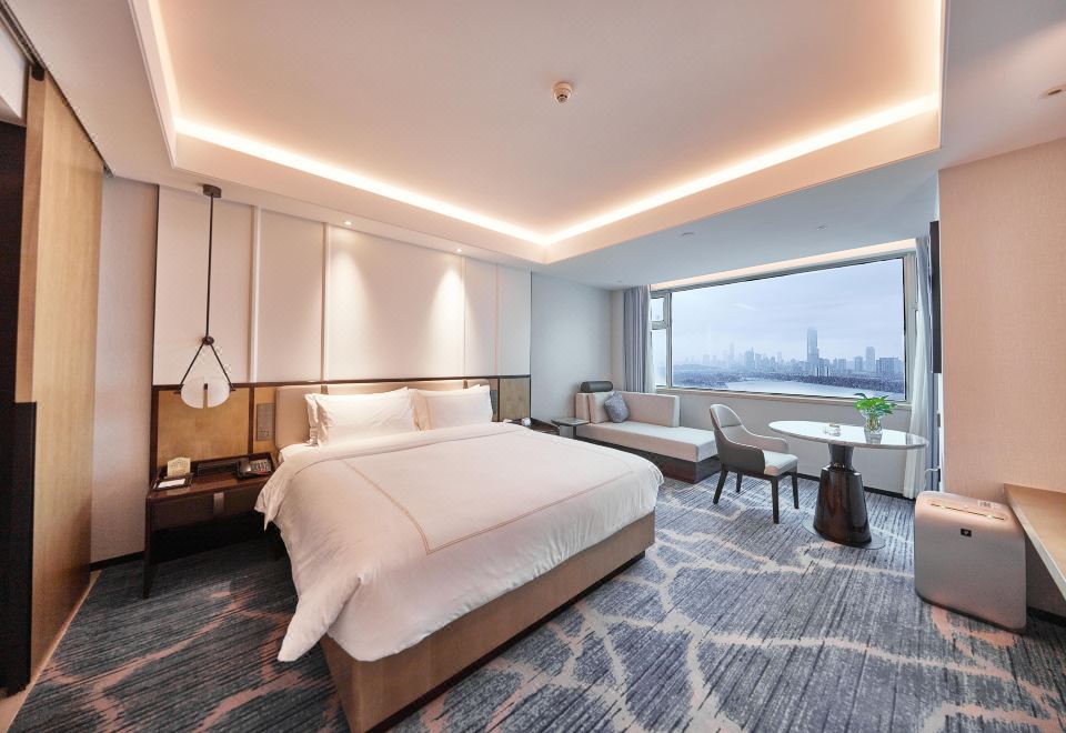 森林氧吧湖景大床房