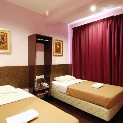 Deluxe Twin Room Kupon Aristo Hotel @ Putatan