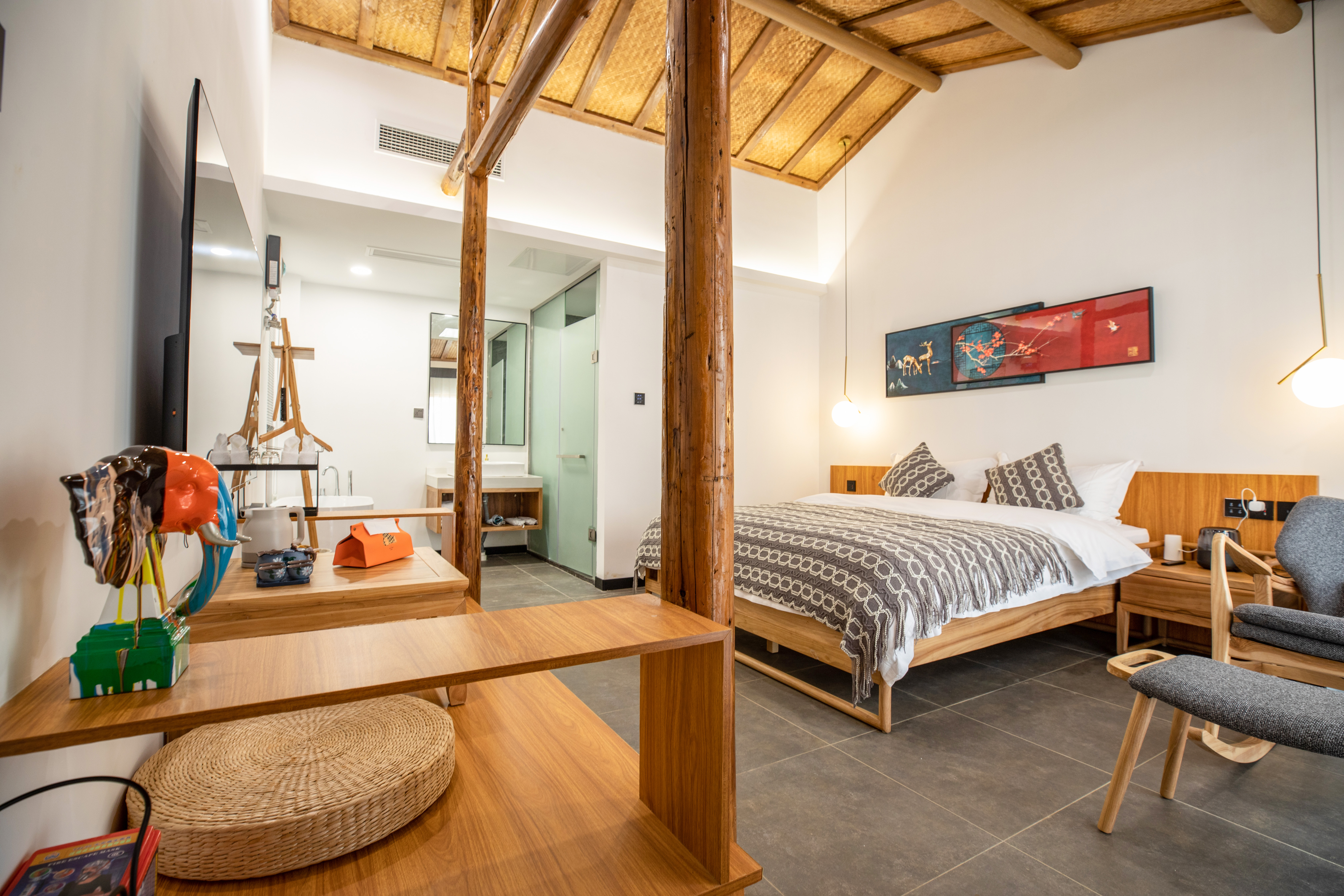 Deluxe Room (Double Bed)