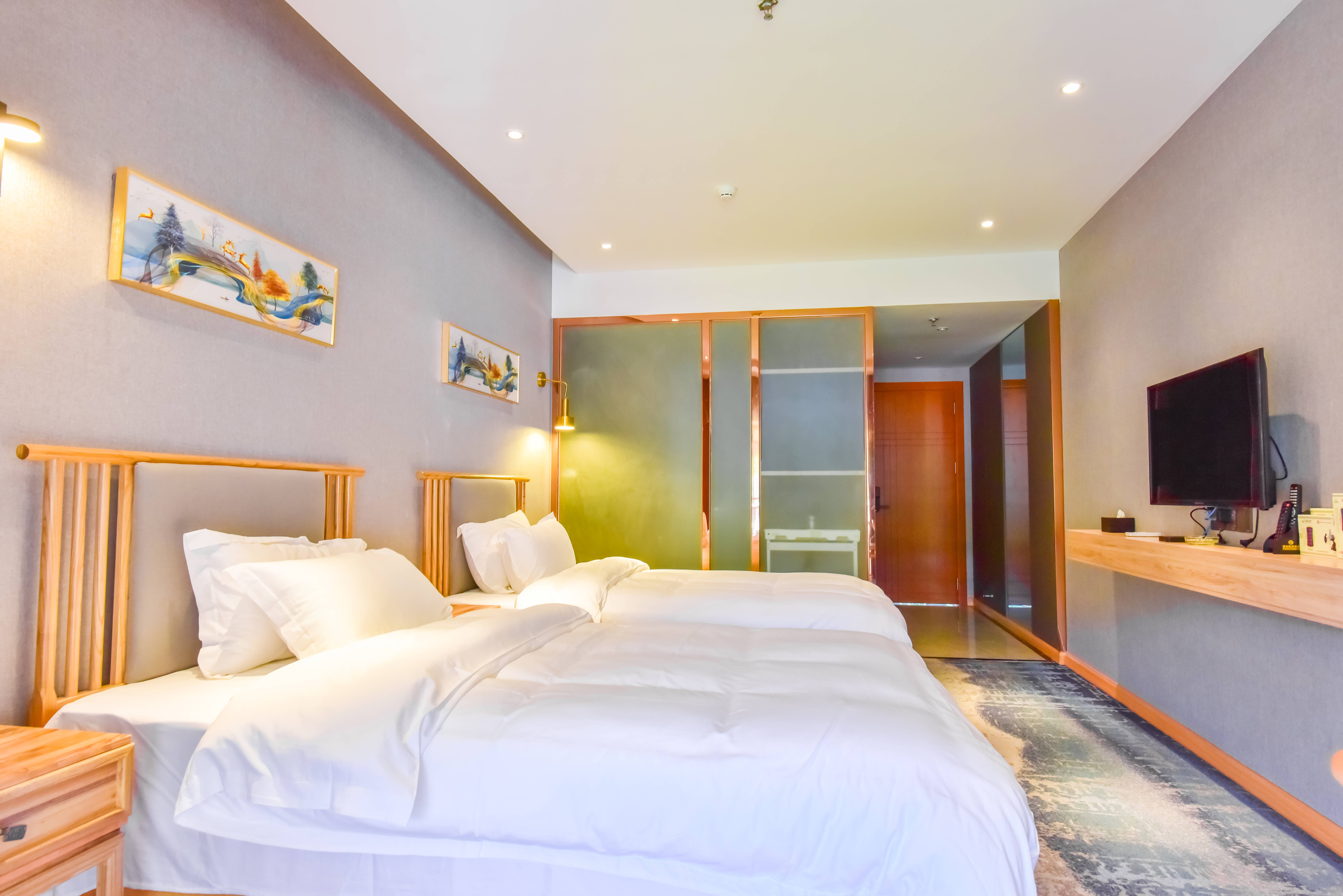 PLC丨惊蛰寻芳·豪华双床房【风情园夜景+超大露台】