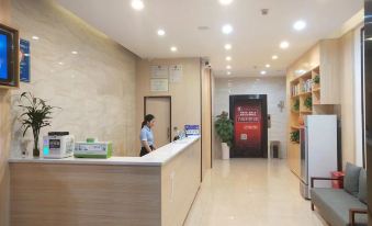 7 Days Hotel (Dongguan Shijie Center Jiarong Plaza)