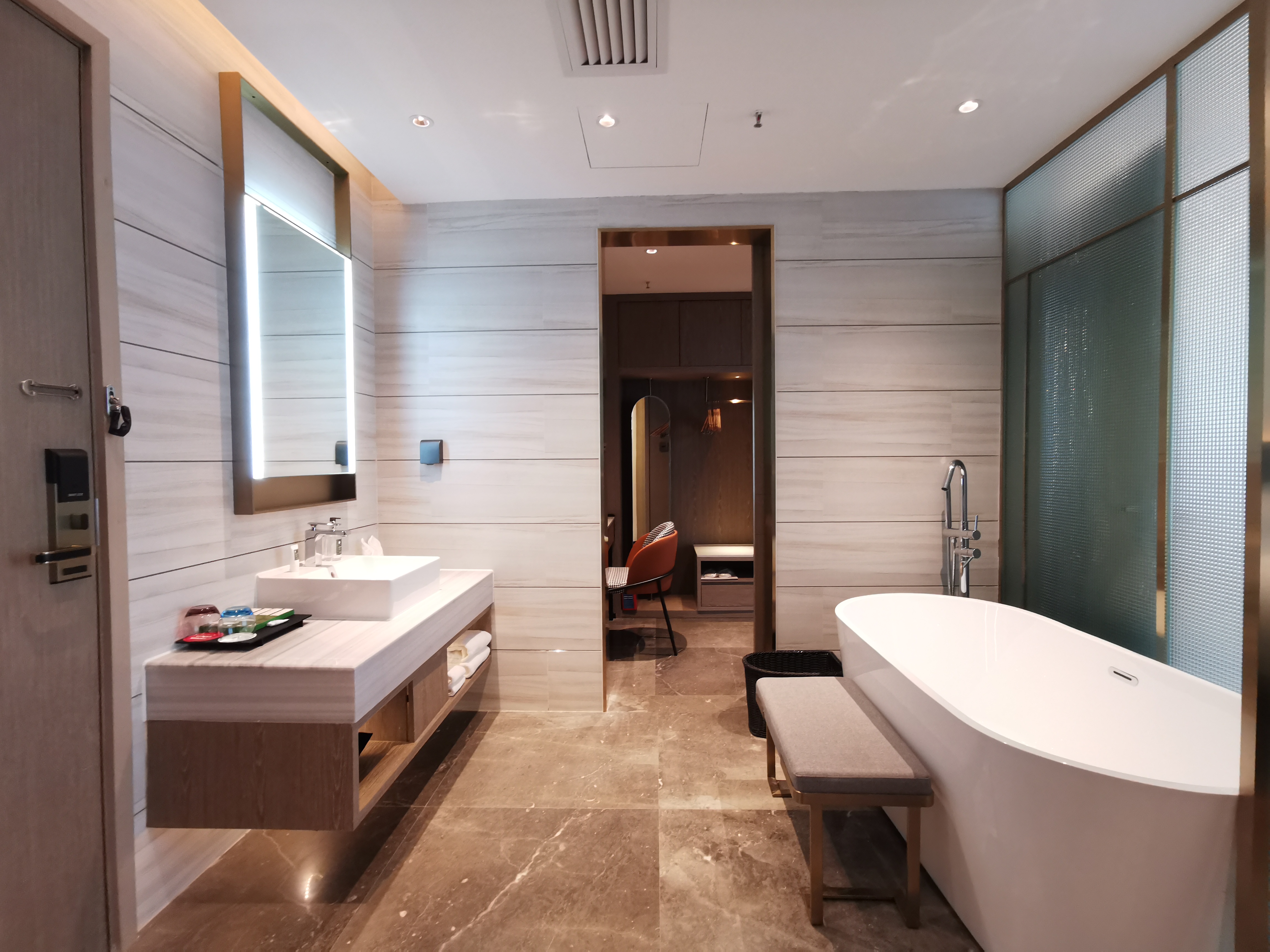 宜享套房【兩房一廳+180°全景落地窗+麻將機+Minibar】