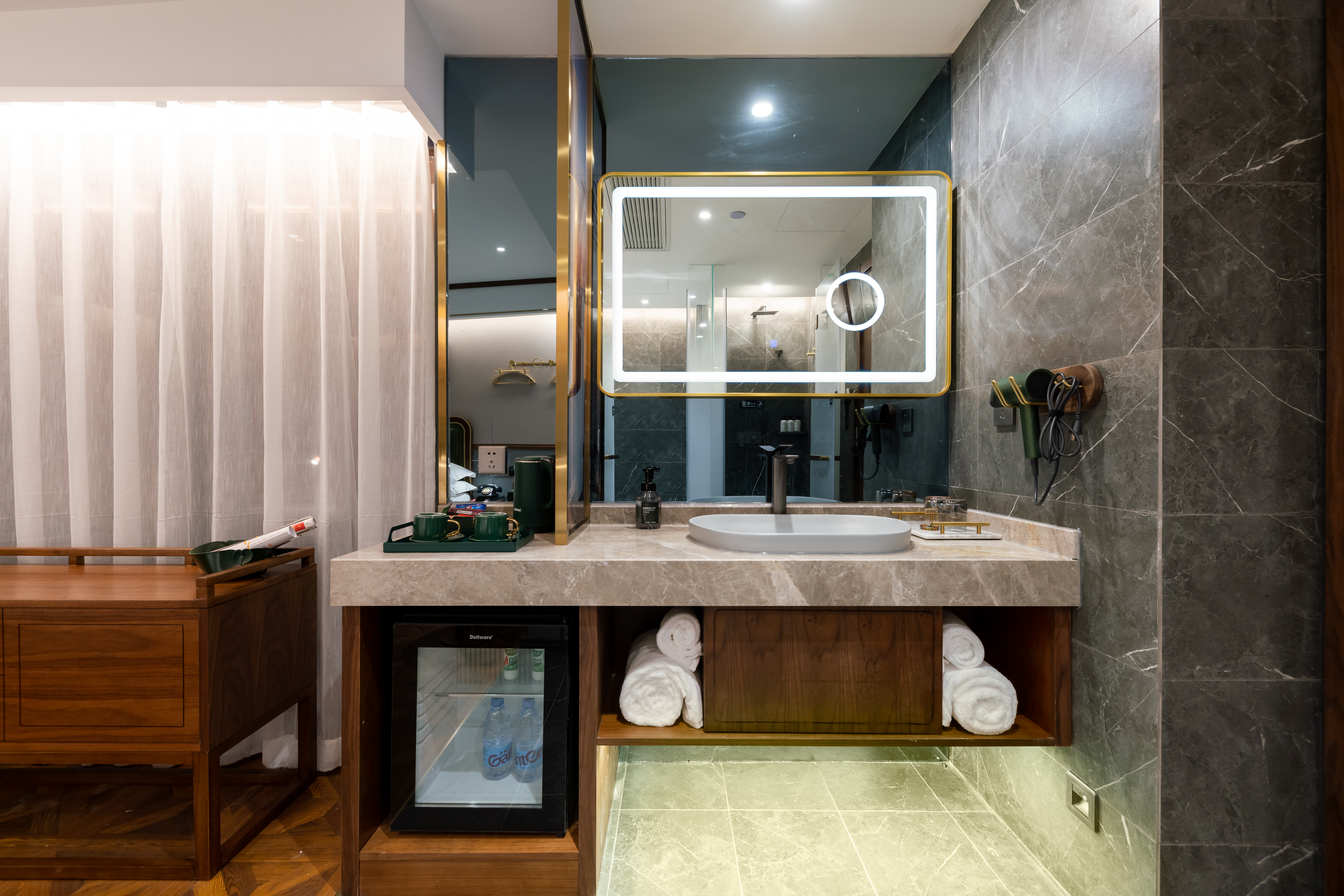 悠然高级大床房（深睡记忆枕+零压床垫+智能投屏）