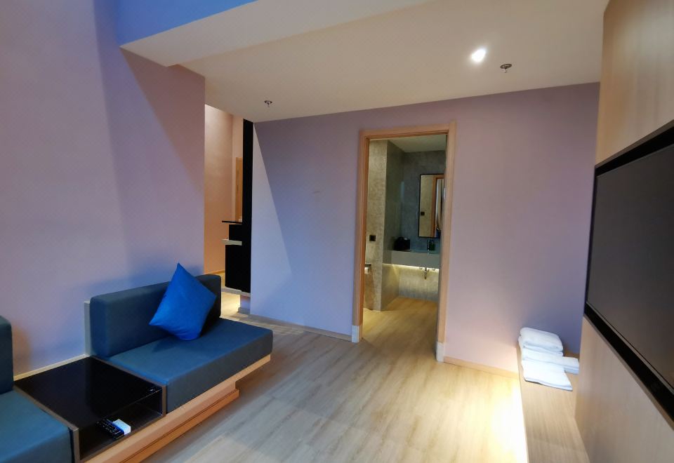 Fairfield by Marriott Shanghai Pudong CentralLoft Apartment Double Bed Room [Loft Structure + Private Residence]