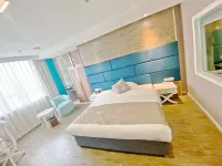 Jinye Jingsheng Hotel (Leshan High-speed Railway Station Jiaxing Road Food Street)