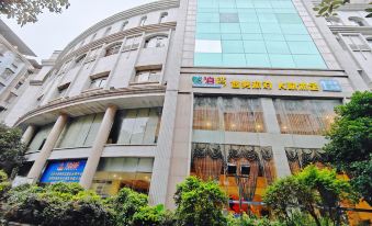 Manzhou International Hotel (Yizhang Longlai Branch)