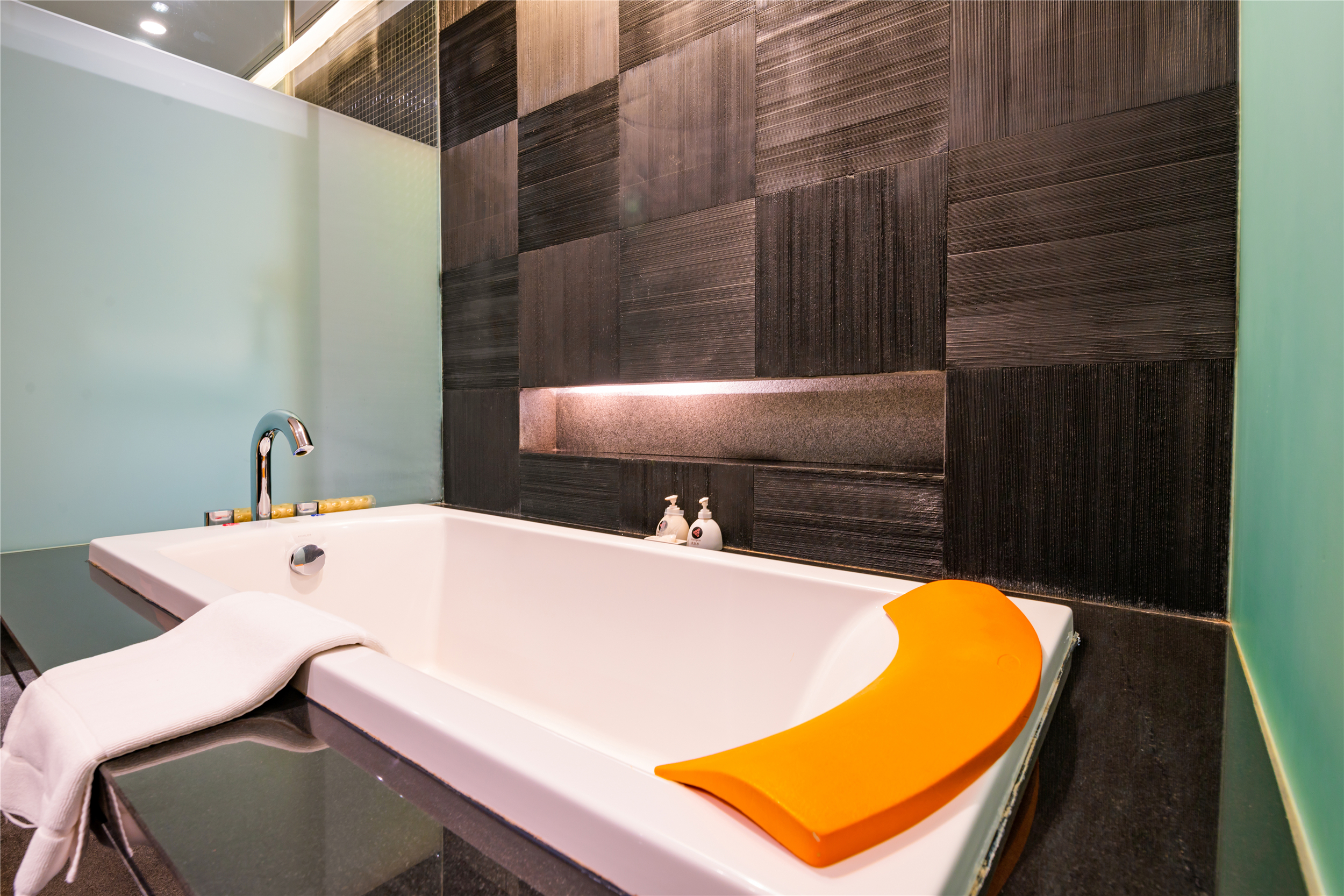 园林豪华双床房（大浴缸）