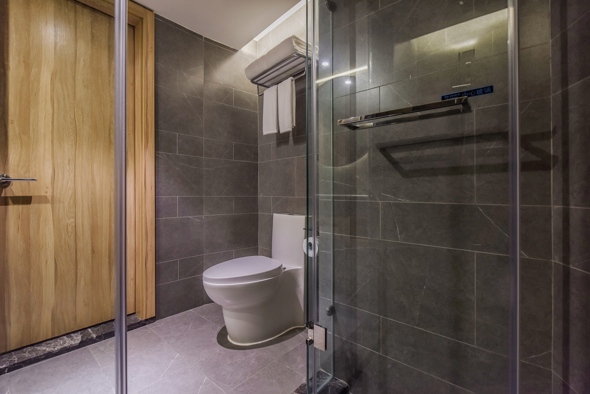 标准大床房（智能客控+电视投屏+雨淋顶喷）