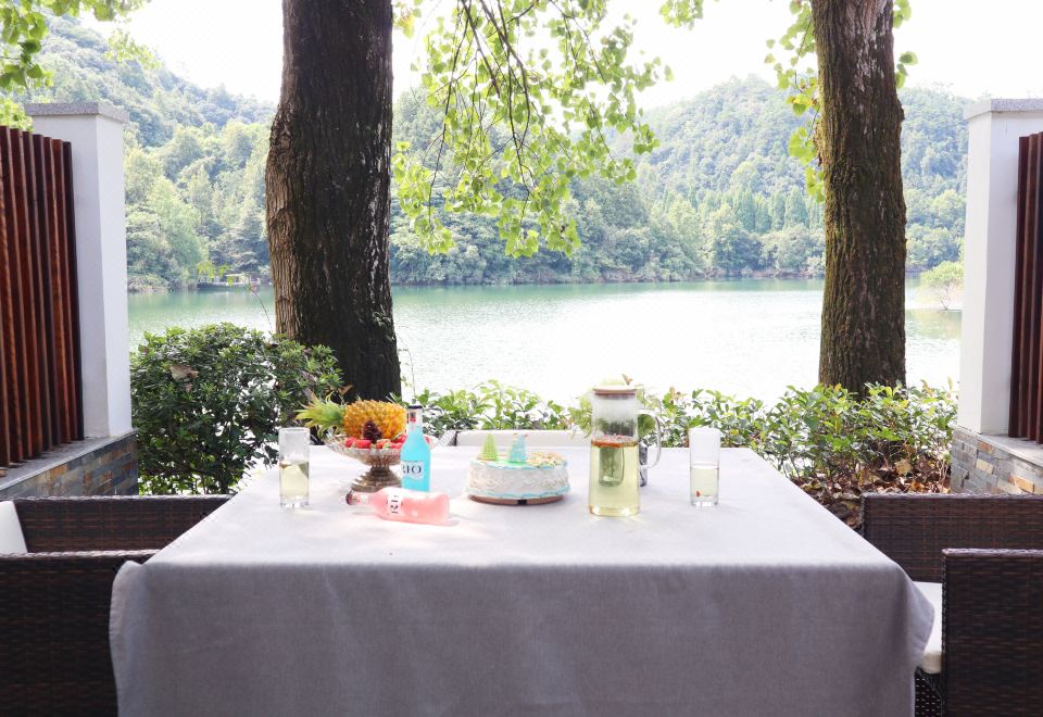 Qiandaohu Xinbo Holiday HotelFamily Friendly Room - Courtyard-View (Double Bed)