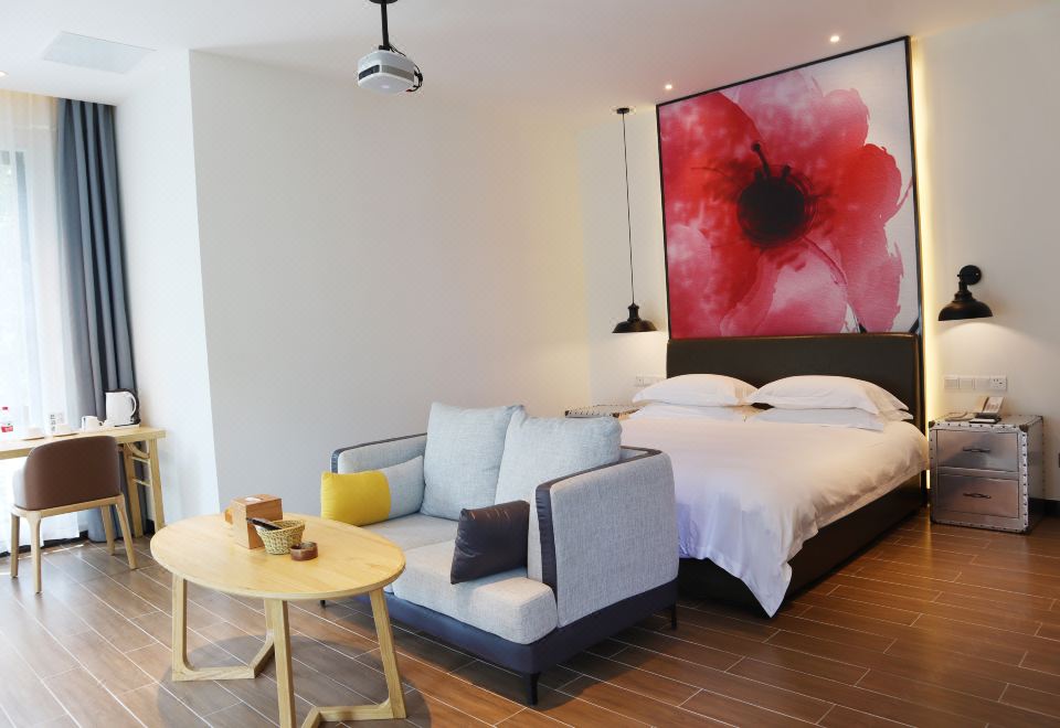 Qiandaohu Xinbo Holiday HotelCourtyard Detached Family Five-Bedroom House