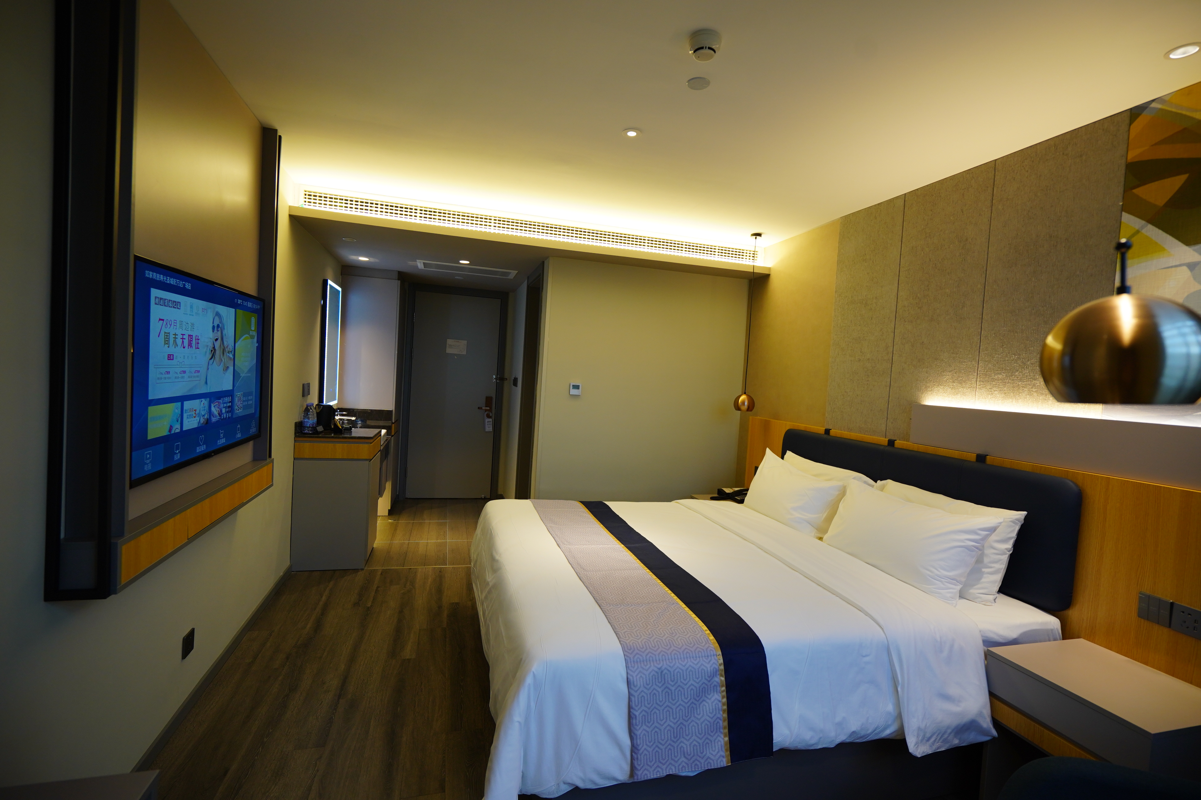高级大床房（市政地暖开放+电视投屏+梦百合0压枕）