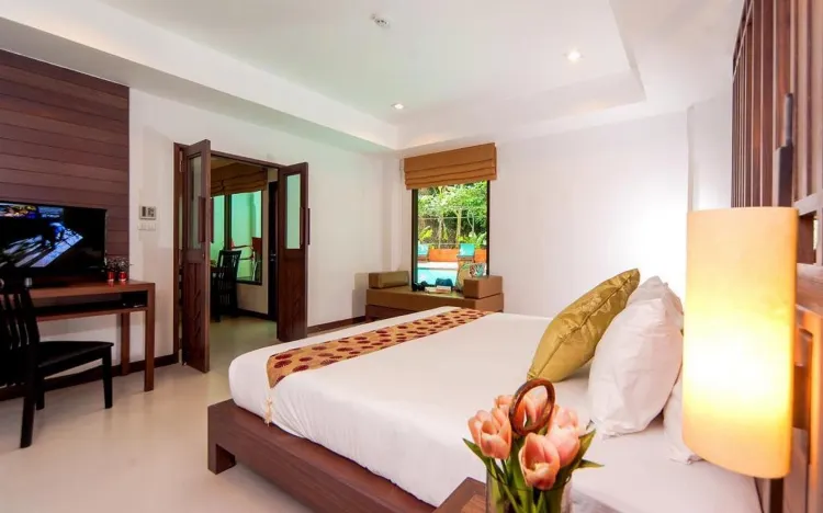 Twin Suite with Pool Access