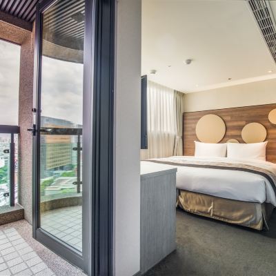 市景豪華雙人房－附陽台 台北洛碁大飯店-松山館優惠